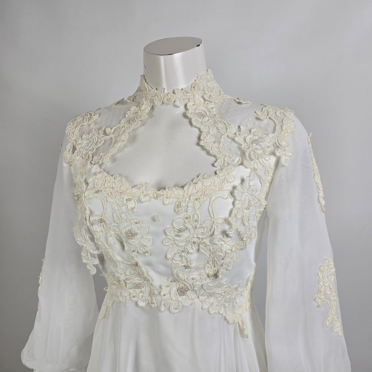 Vintage 1970s Boho White Lace Wedding Gown Size S
