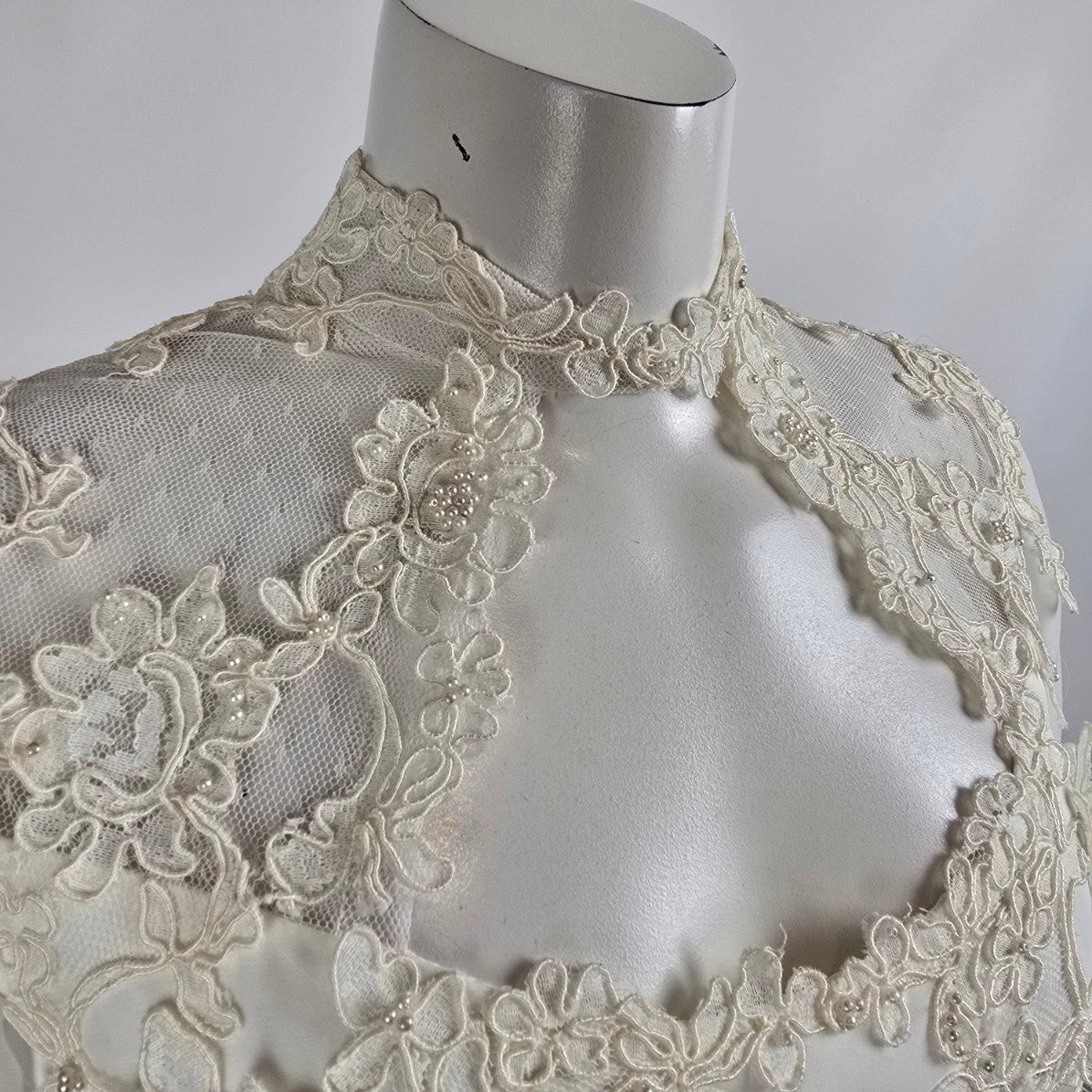 Vintage 1970s Boho White Lace Wedding Gown Size S