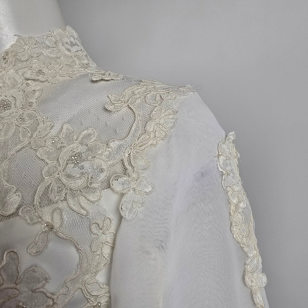 Vintage 1970s Boho White Lace Wedding Gown Size S