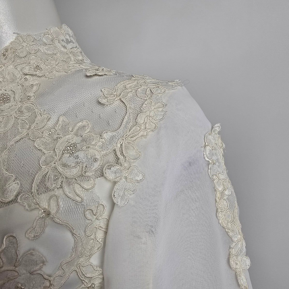 Vintage 1970s Boho White Lace Wedding Gown Size S