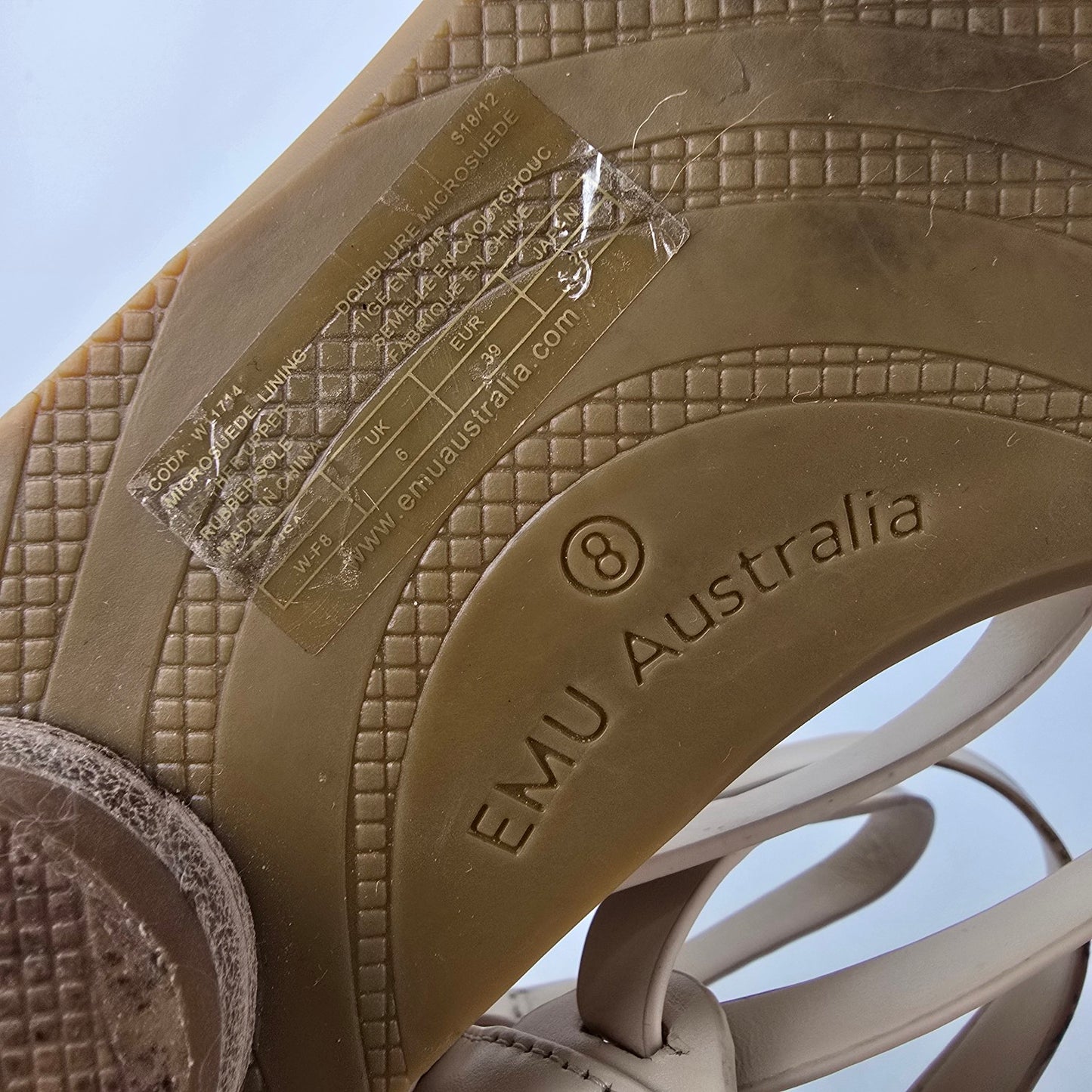 EMU Australia Coda Cream & Gold Leather Flat Sandals Size 8