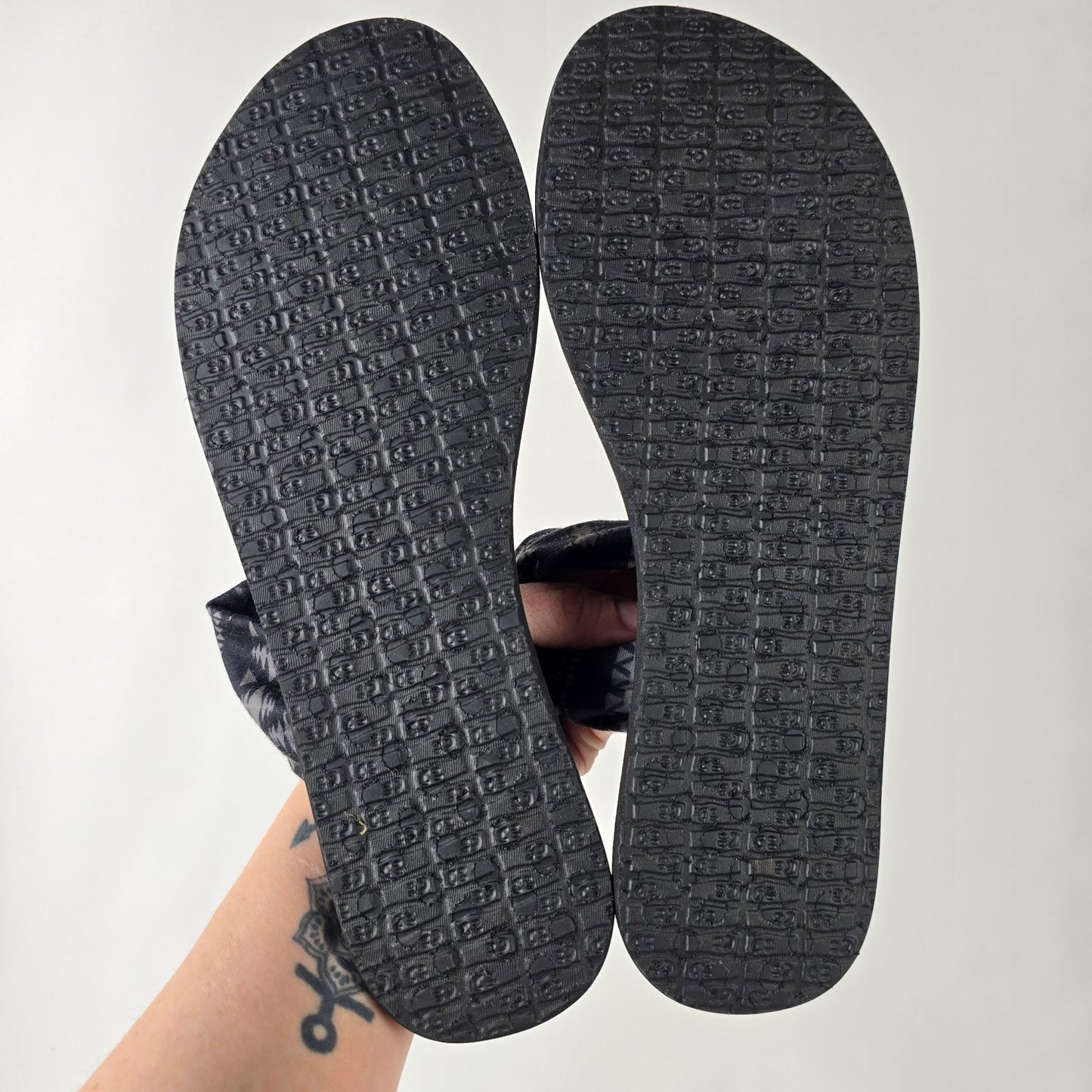 Sanuk Yoga Grey Tribal Knit Sling Sandals Size 11