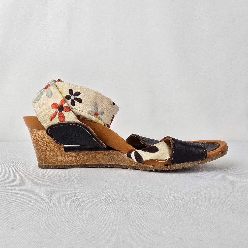 The Art Shoe Company Floral Wedge Ankle Strap Sandals Size 7