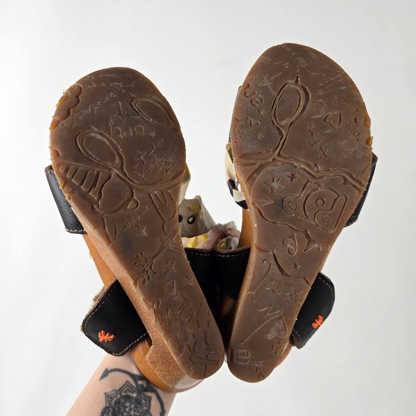 The Art Shoe Company Floral Wedge Ankle Strap Sandals Size 7