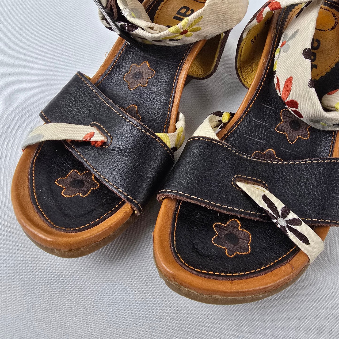 The Art Shoe Company Floral Wedge Ankle Strap Sandals Size 7