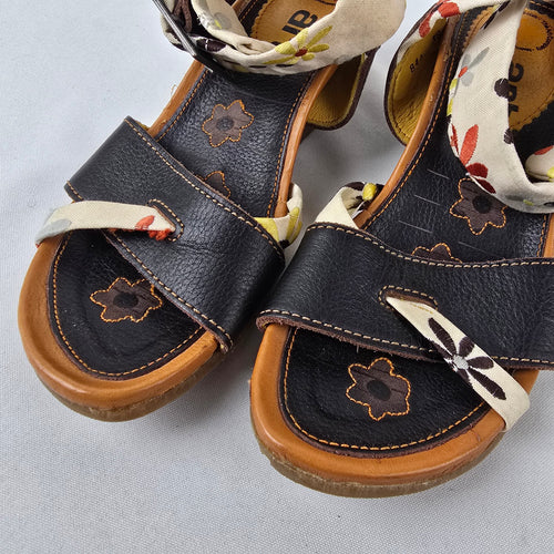 The Art Shoe Company Floral Wedge Ankle Strap Sandals Size 7