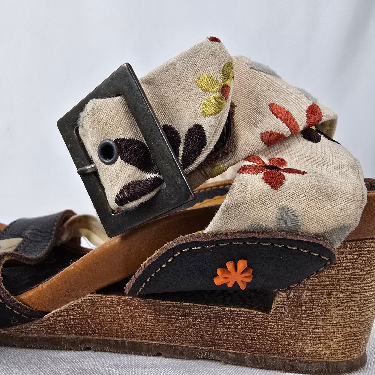 The Art Shoe Company Floral Wedge Ankle Strap Sandals Size 7