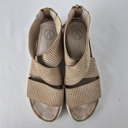 The Wishbone Collection Brown Leather Sandals Size 8