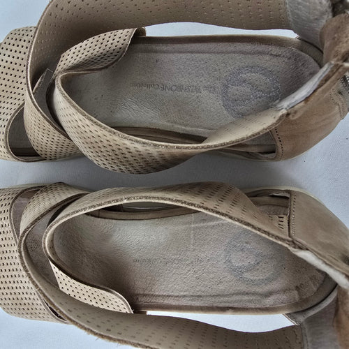 The Wishbone Collection Brown Leather Sandals Size 8