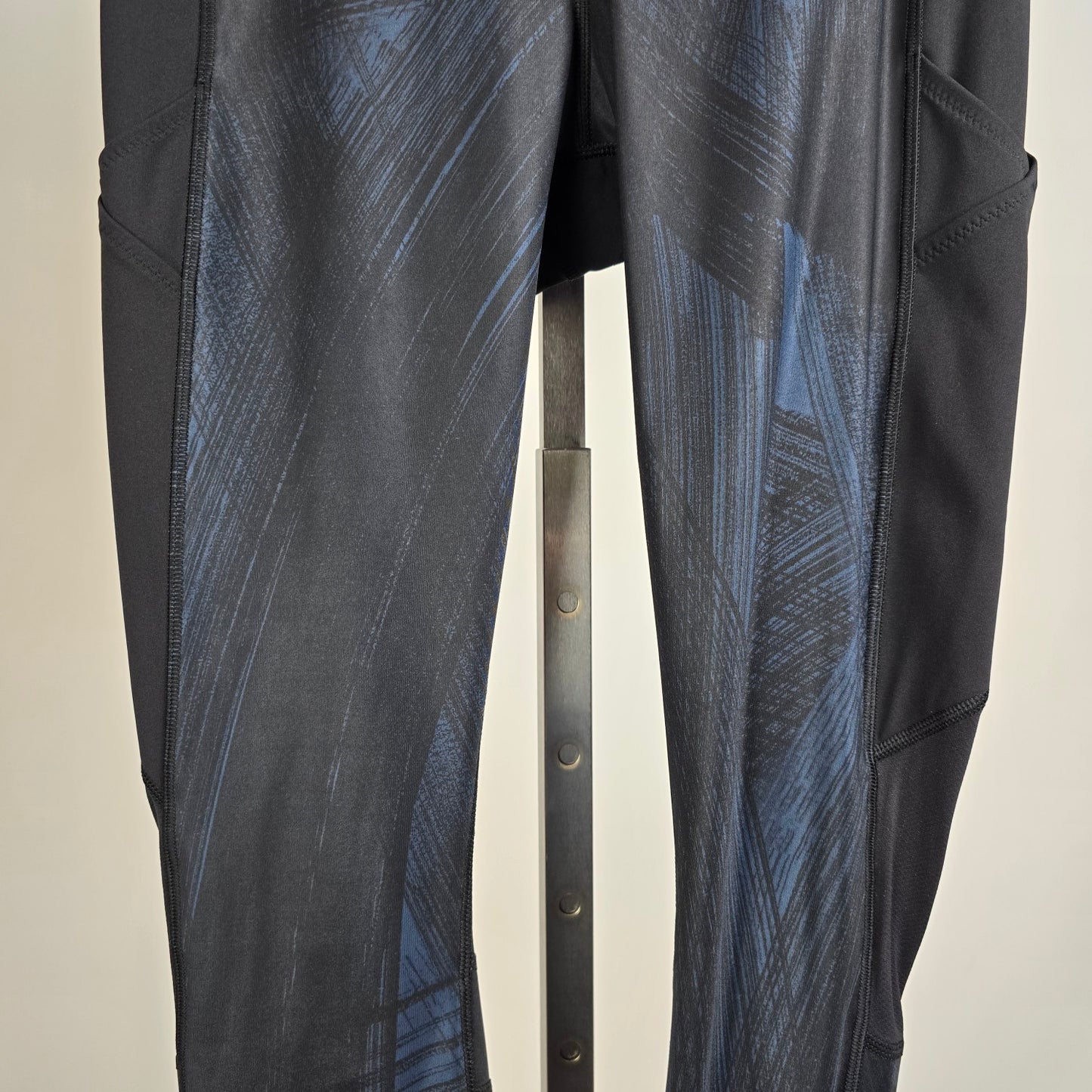 Lululemon Speed Tight Blue & Black Cropped Leggings Size 6