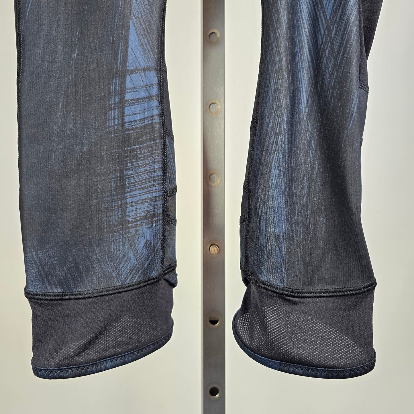 Lululemon Speed Tight Blue & Black Cropped Leggings Size 6