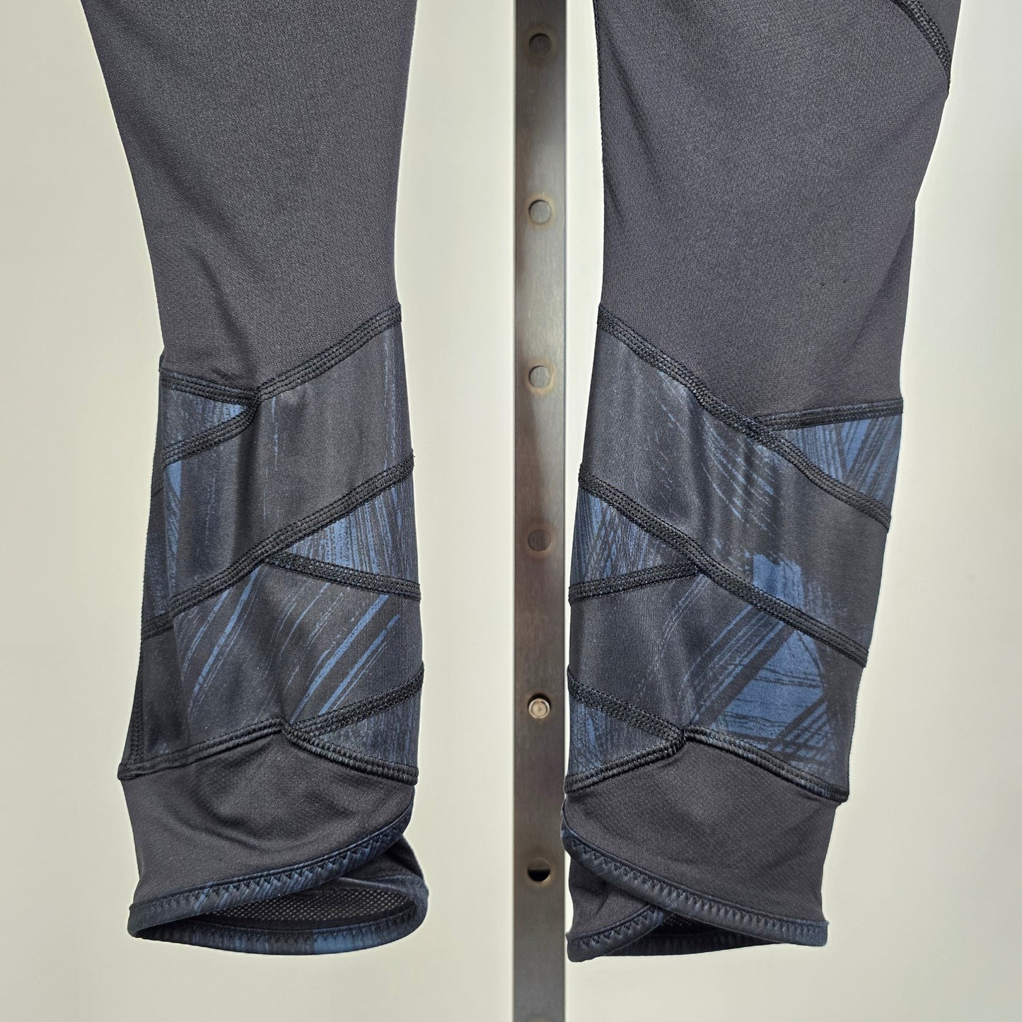 Lululemon Speed Tight Blue & Black Cropped Leggings Size 6