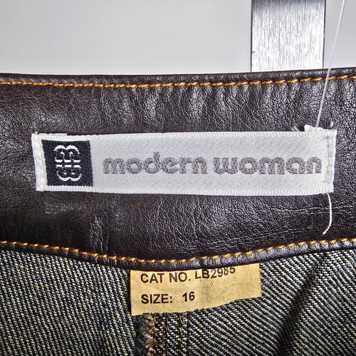 Vintage Modern Woman Wide Leg Vegan Leather Trim Denim Jeans Size 16