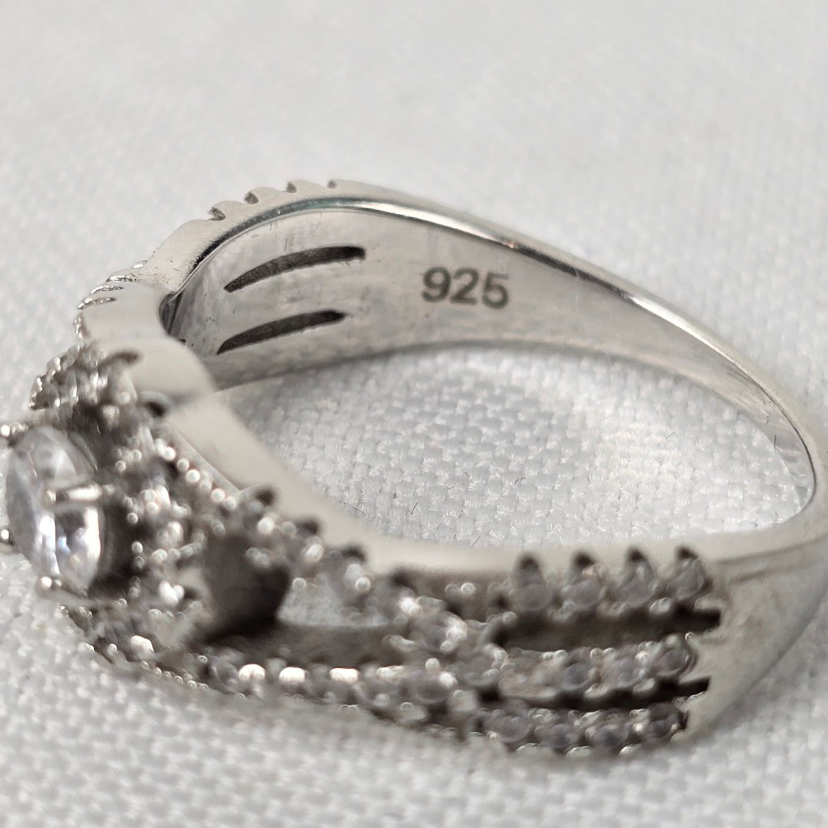 925 Sterling Silver CZ Stone Ring Size 7