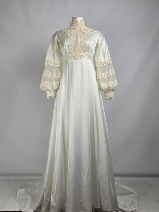 Vintage 1970s Alfred Angelo Empire Waist Bishop Sleeve Lace Wedding Dress Size S