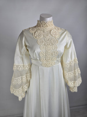 Vintage 1970s Alfred Angelo Empire Waist Bishop Sleeve Lace Wedding Dress Size S