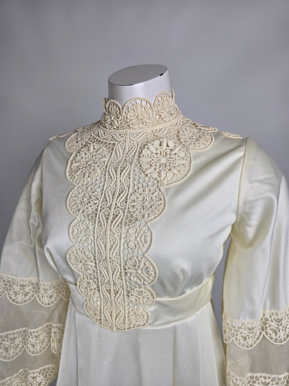 Vintage 1970s Alfred Angelo Empire Waist Bishop Sleeve Lace Wedding Dress Size S