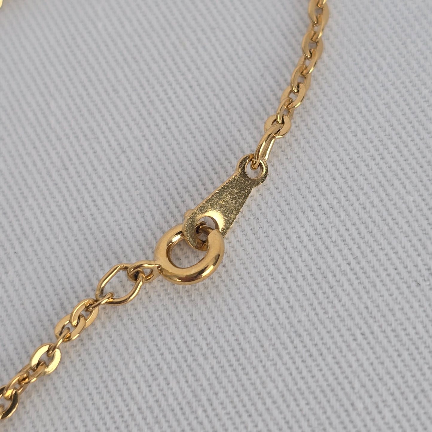 Vintage Gold Tone Floral Cameo Pendant Necklace