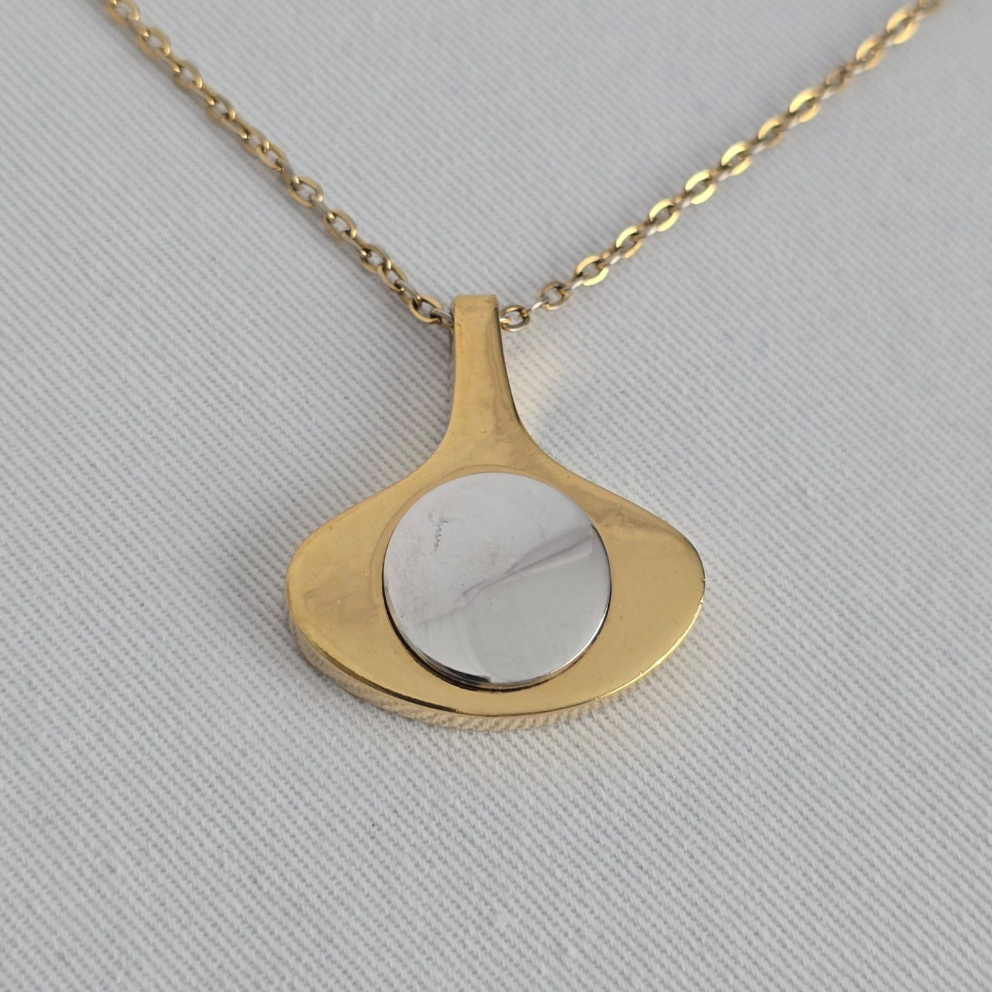 Vintage Avon 70s Teardrop Gold Tone New Dimensions Pendant Necklace