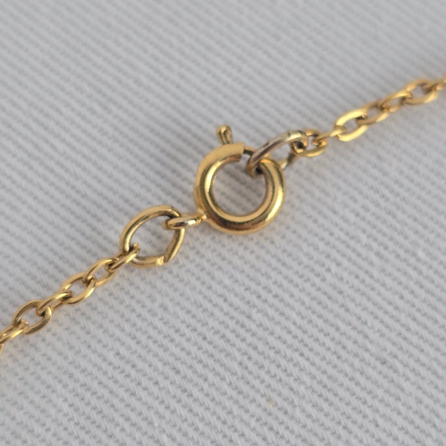 Vintage Avon 70s Teardrop Gold Tone New Dimensions Pendant Necklace