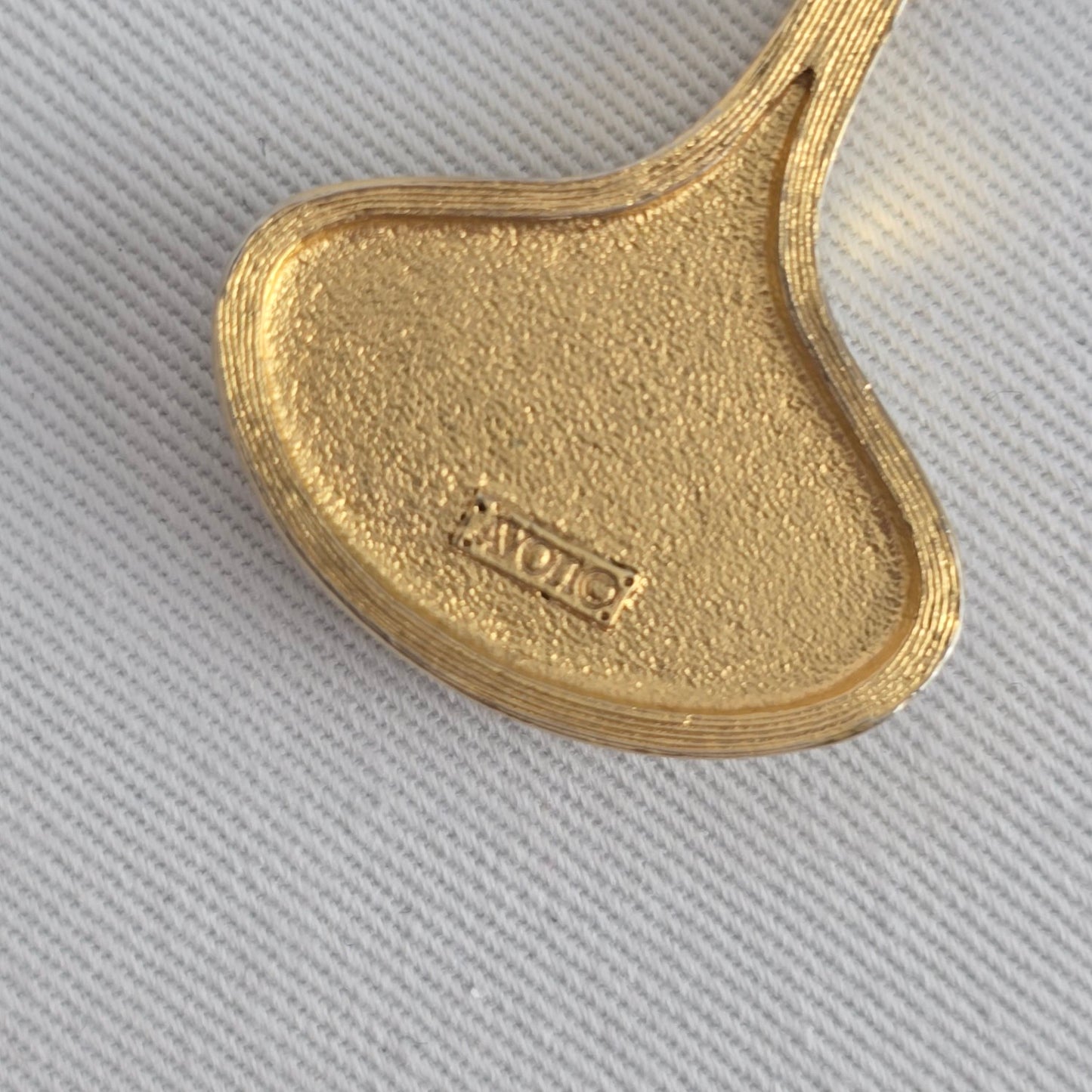 Vintage Avon 70s Teardrop Gold Tone New Dimensions Pendant Necklace