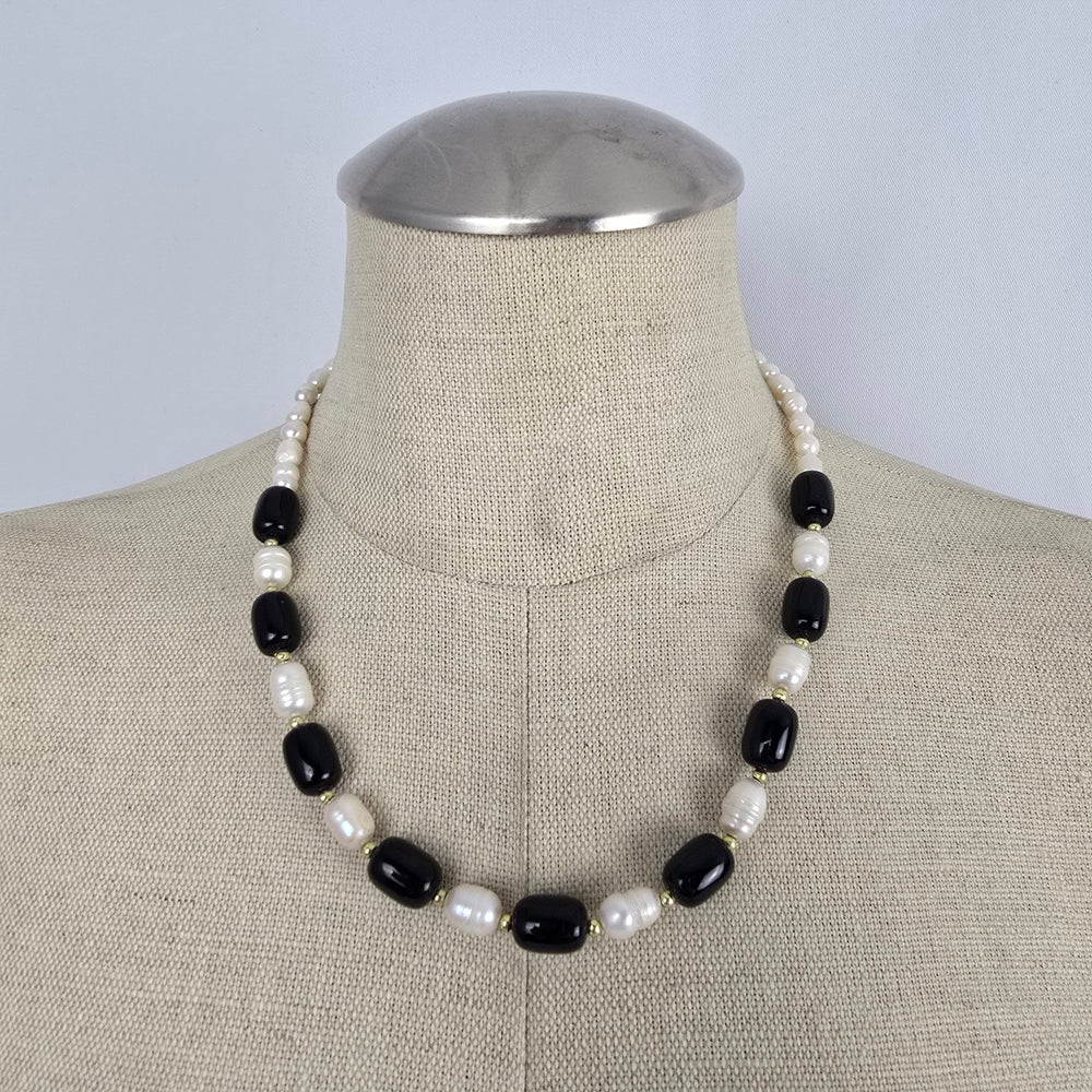 Vintage Freshwater Pearl Black Stone Beaded Necklace