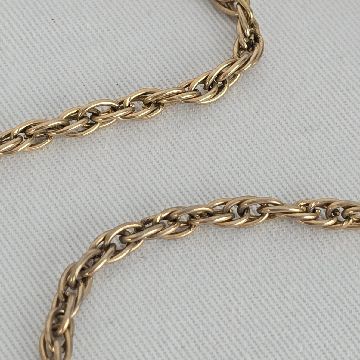 Sarah Coventry Gold Tone Marbled Blue Pendant Chain Necklace