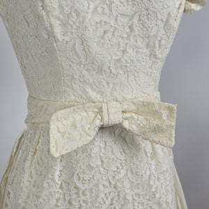 Vintage 1950s Cream Lace Wedding Gown with Detachable Train Size XS/S