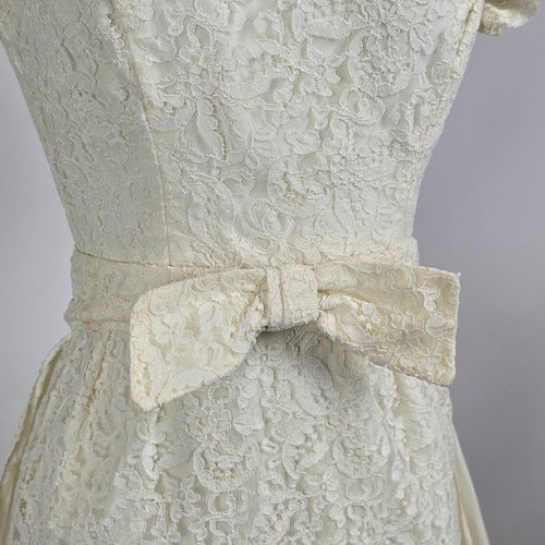 Vintage 1950s Cream Lace Wedding Gown with Detachable Train Size XS/S