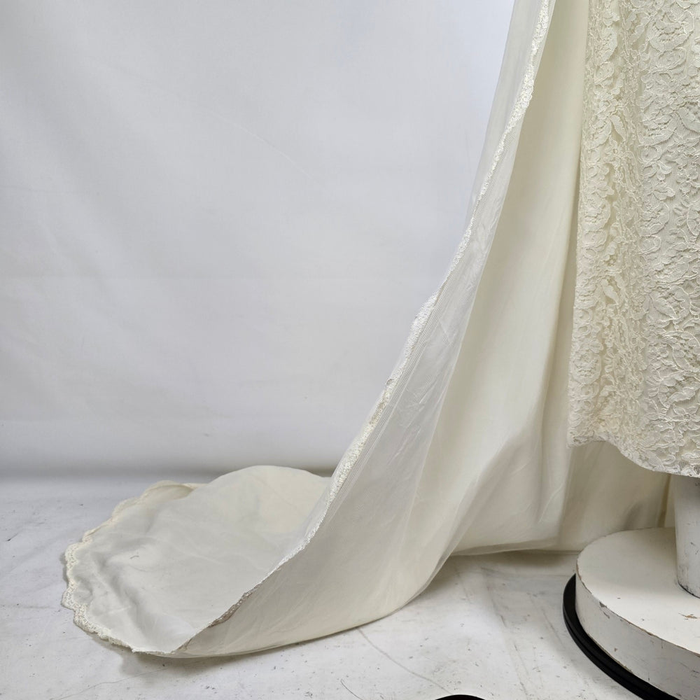 Vintage 1950s Cream Lace Wedding Gown with Detachable Train Size XS/S