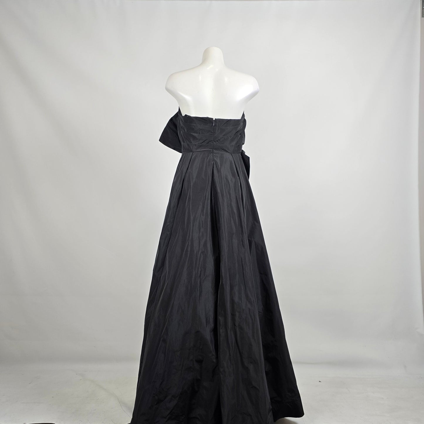 Donna Karan Black Strapless Bow Detail Event Gown Size 6