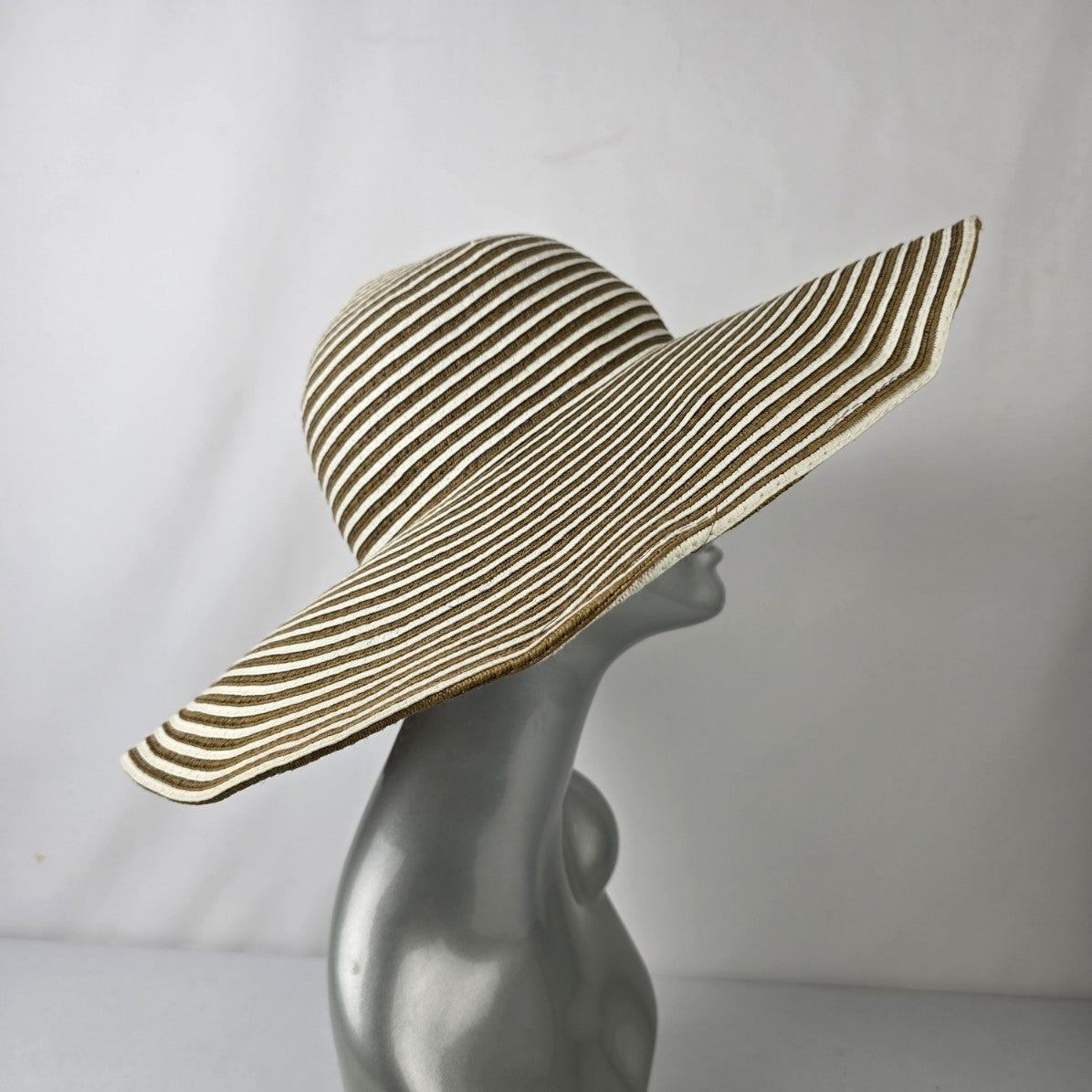 Easy Gardener White & Brown Sun Hat