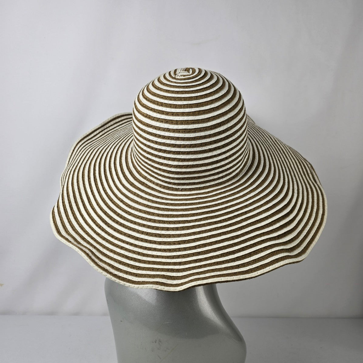 Easy Gardener White & Brown Sun Hat
