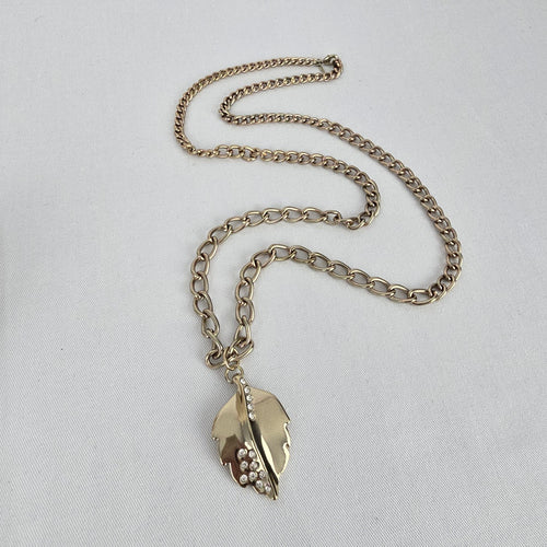 Vintage NWT Avon Gold Tone Leaf Pendant Chain Necklace