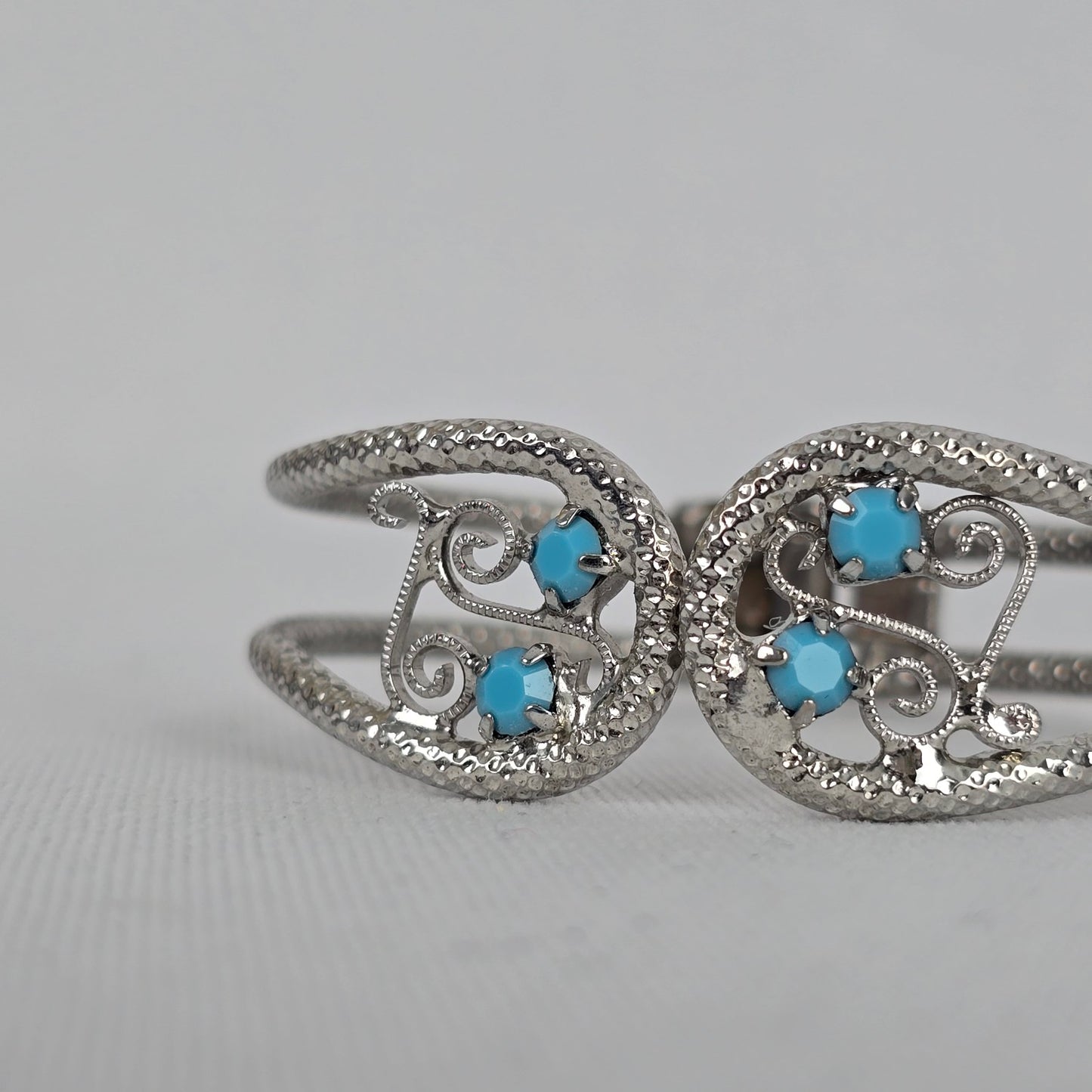 Vintage Silver Tone Turquoise Filigree Cuff Hinge Bracelet