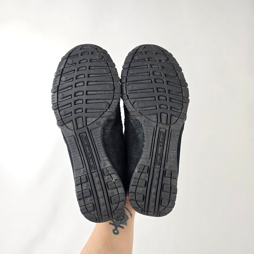 Skechers Relaxed Fit Memory Foam Slip On Runners Size 8 Black