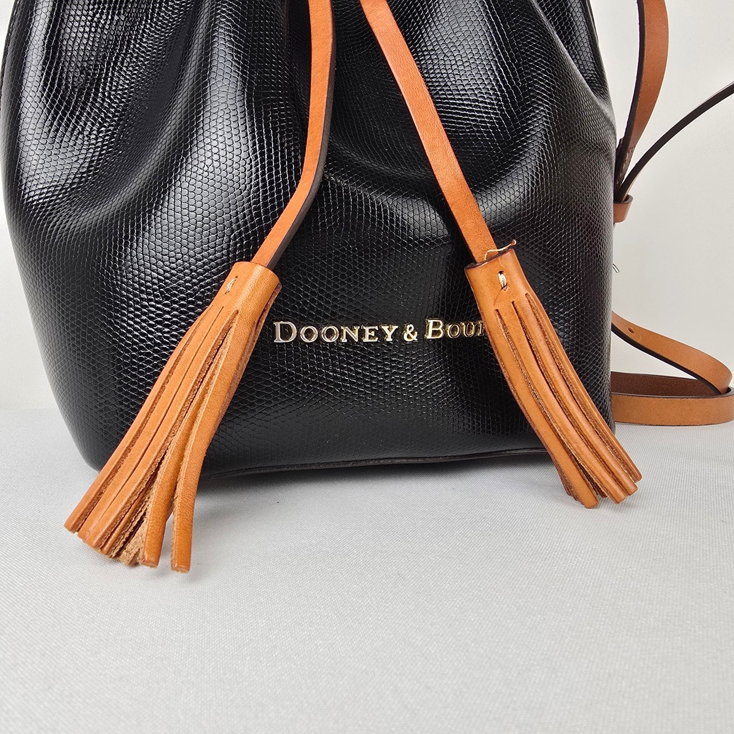Dooney & Bourke Bucket Bag Black Smooth Leather Drawstring Purse Crossbody