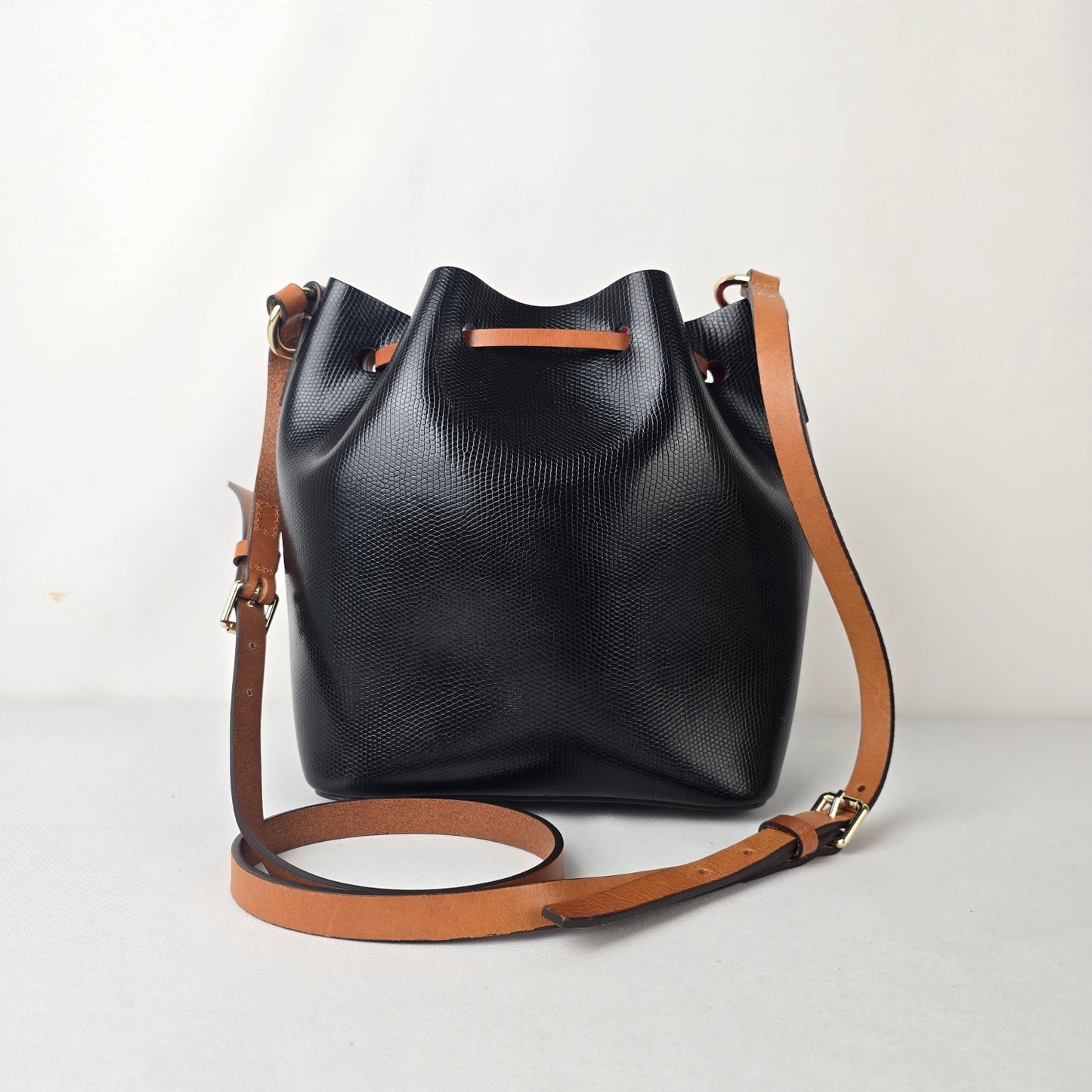 Dooney & Bourke Bucket Bag Black Smooth Leather Drawstring Purse Crossbody