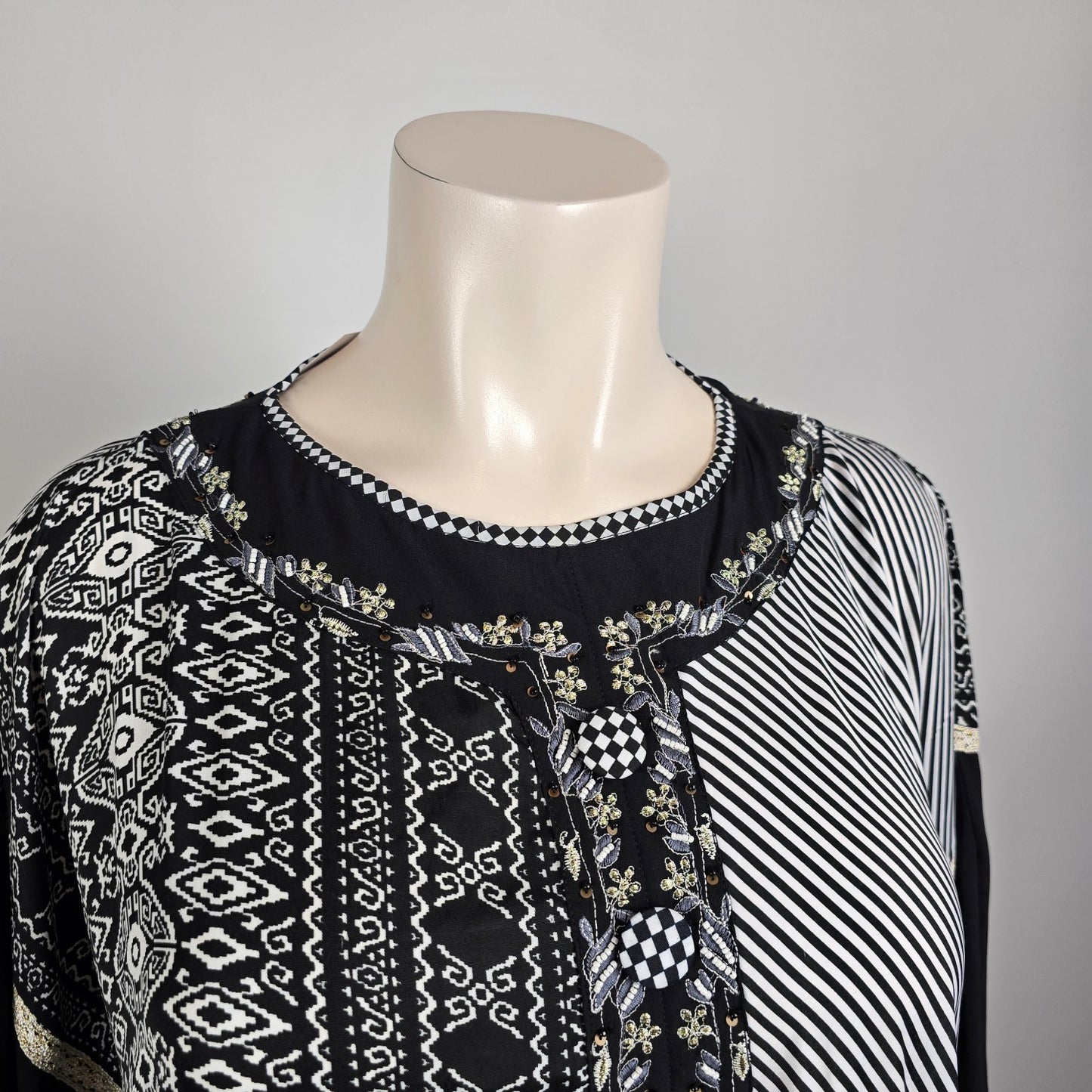 East Essence Kaftan Dress Size XL – Black & White Statement