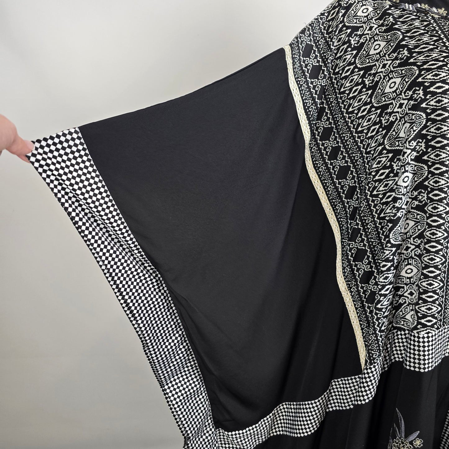 East Essence Kaftan Dress Size XL – Black & White Statement