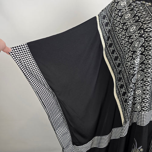 East Essence Kaftan Dress Size XL – Black & White Statement