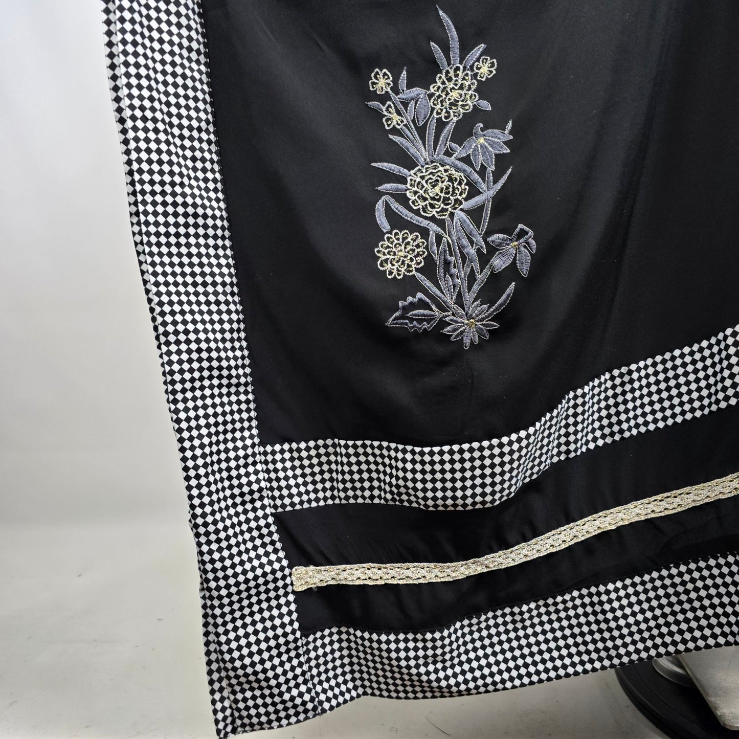 East Essence Kaftan Dress Size XL – Black & White Statement