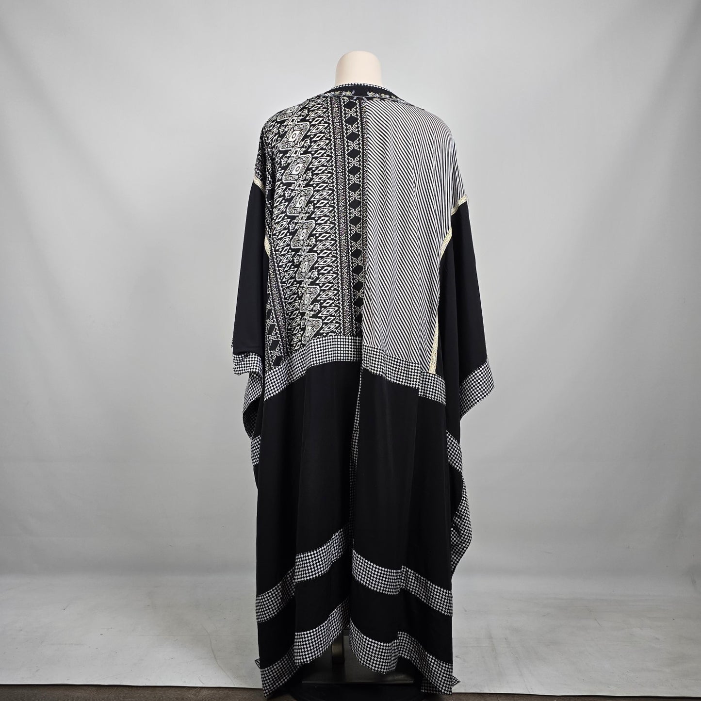 East Essence Kaftan Dress Size XL – Black & White Statement