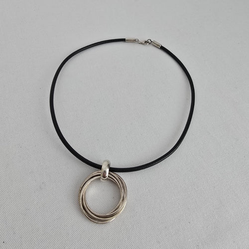 Silpada 925 Sterling Silver Interlocking Ring Pendant Black Leather Necklace