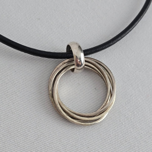Silpada 925 Sterling Silver Interlocking Ring Pendant Black Leather Necklace