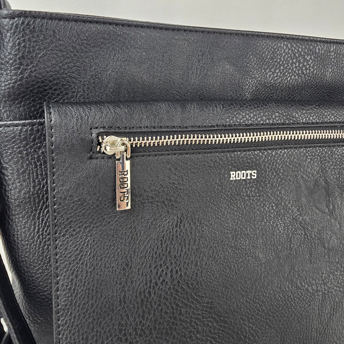 Roots Leather Crossbody Bag Black Messenger Purse Canada Classic