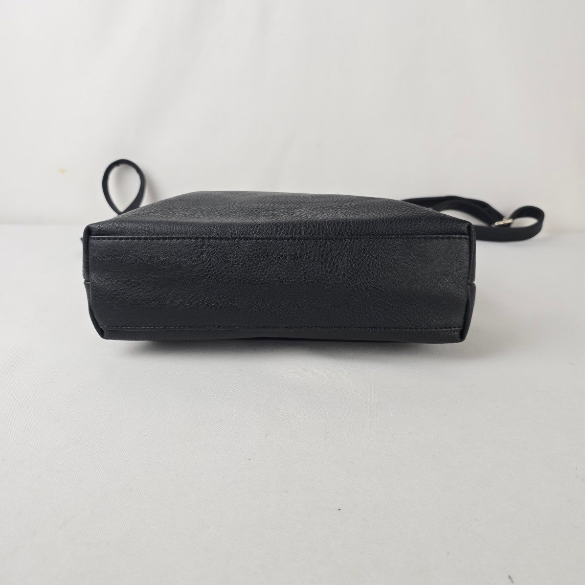 Roots Leather Crossbody Bag Black Messenger Purse Canada Classic