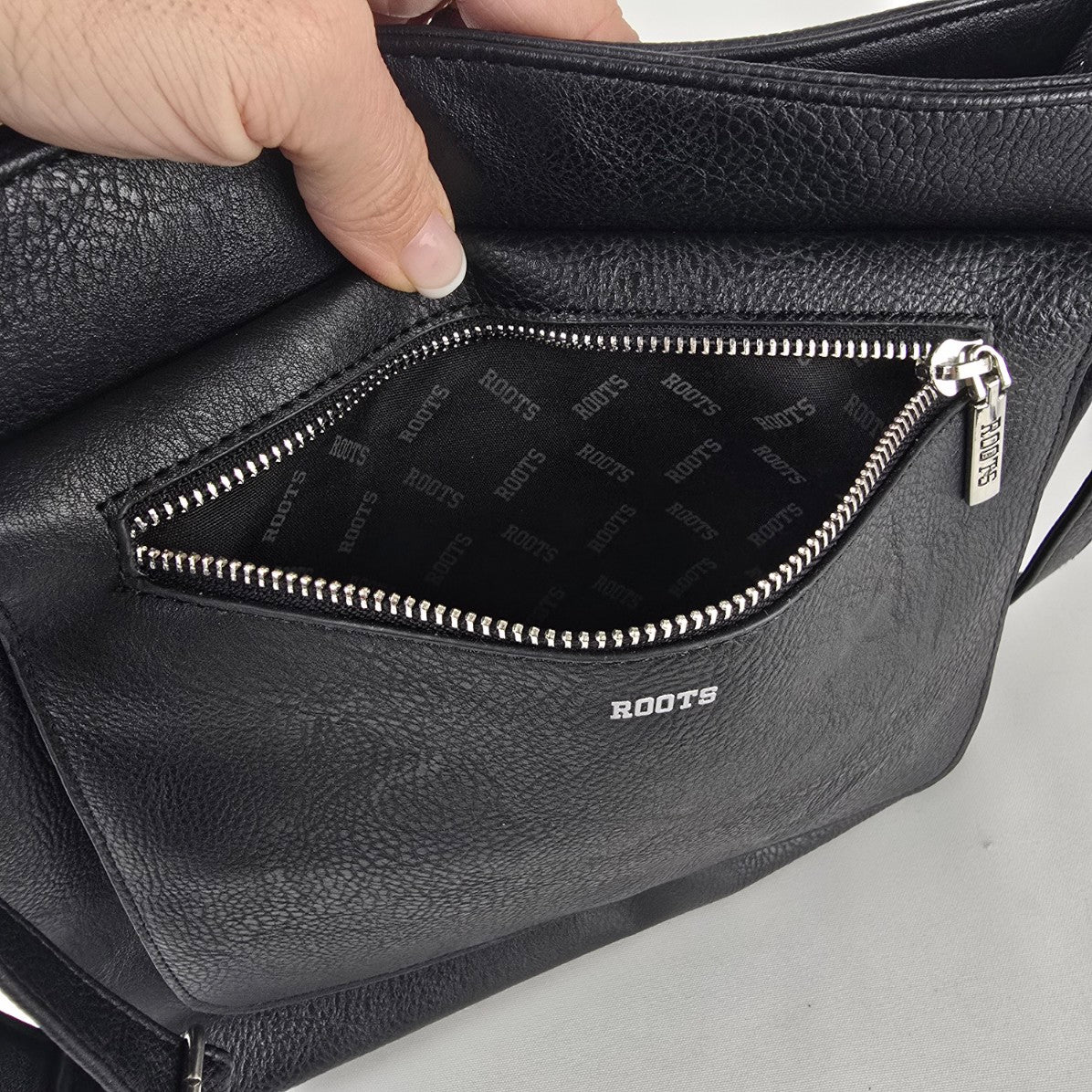Roots Leather Crossbody Bag Black Messenger Purse Canada Classic
