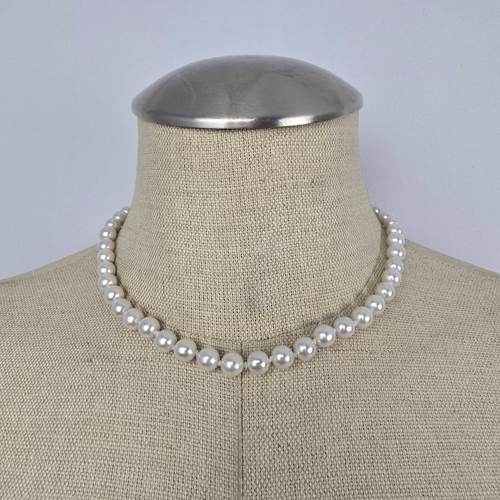 Classic White Pearl Necklace Graduated Beads Gold Clasp Bridal Elegant Timeless