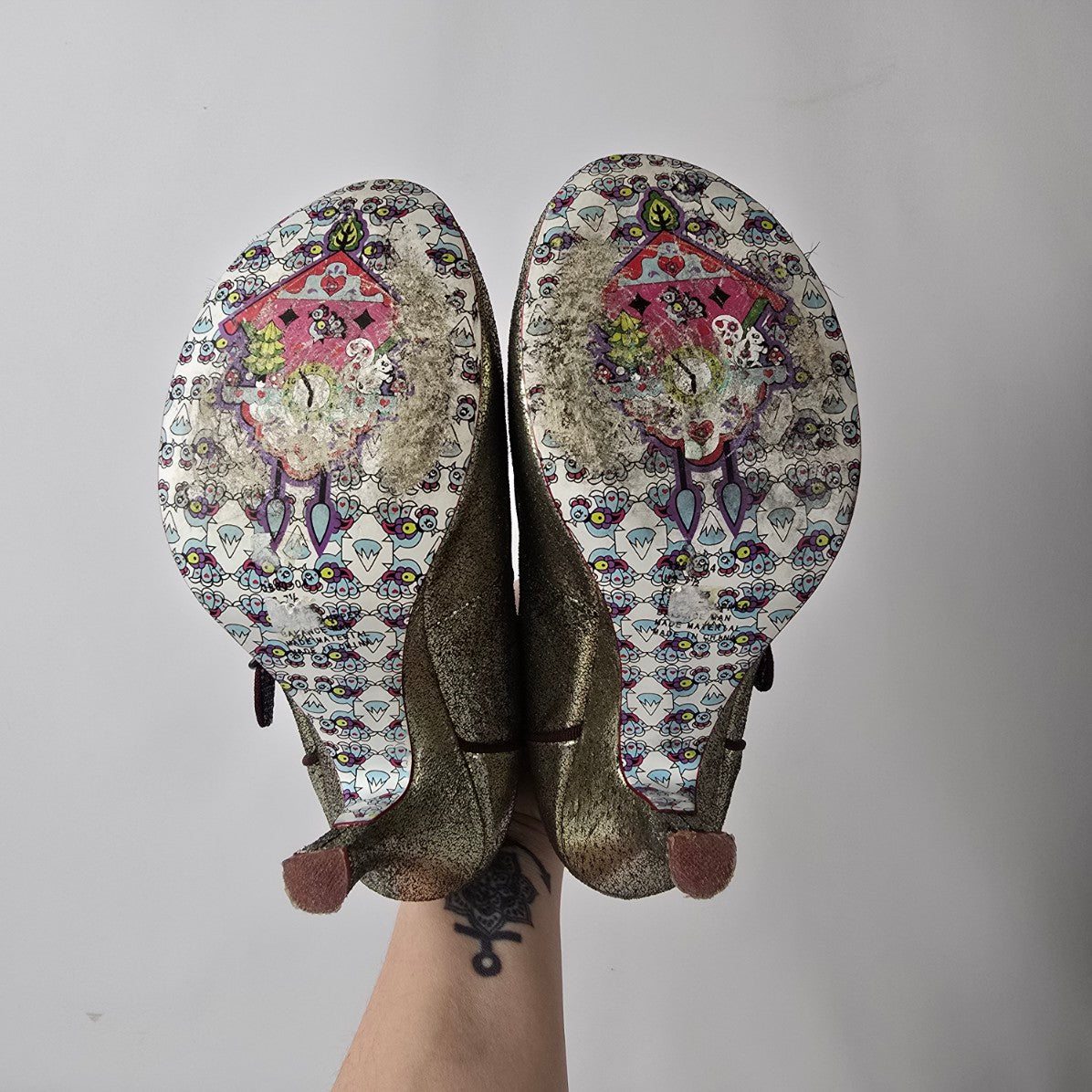 Irregular Choice Style Gold Mary Jane Heels Feather Bow Statement Size 7.5